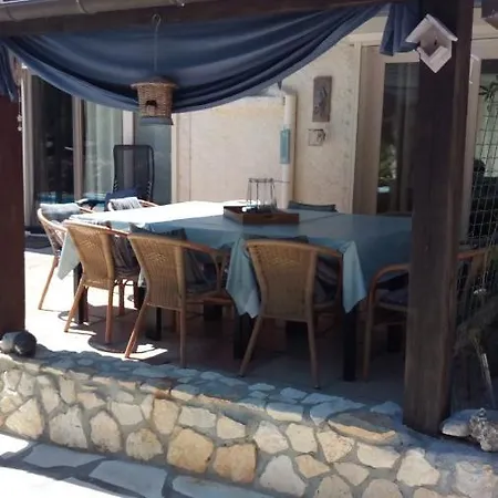 La Petite Maison Dans Les Pins Frühstückspension