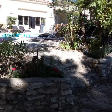 La Petite Maison Dans Les Pins