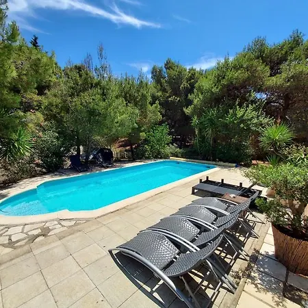 La Petite Maison Dans Les Pins Frühstückspension Sigean