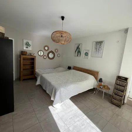La Petite Maison Dans Les Pins Frühstückspension Sigean