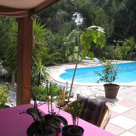La Petite Maison Dans Les Pins Frühstückspension *