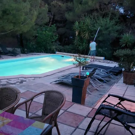 La Petite Maison Dans Les Pins