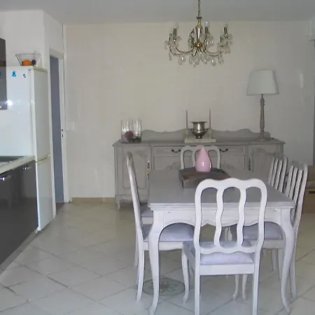 La Petite Maison Dans Les Pins Bed & Breakfast Sigean