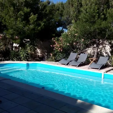 La Petite Maison Dans Les Pins Bed & Breakfast Sigean