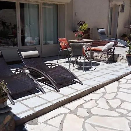 La Petite Maison Dans Les Pins