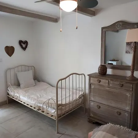 La Petite Maison Dans Les Pins Bed & Breakfast *